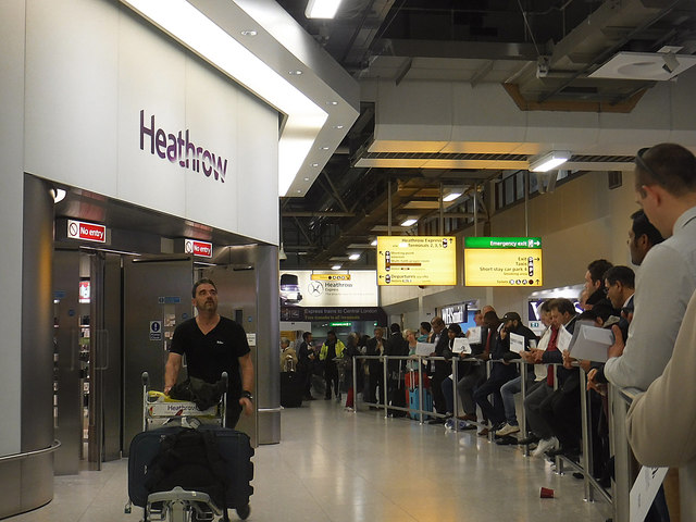 Cheap taxi to Heathrow Terminal 4